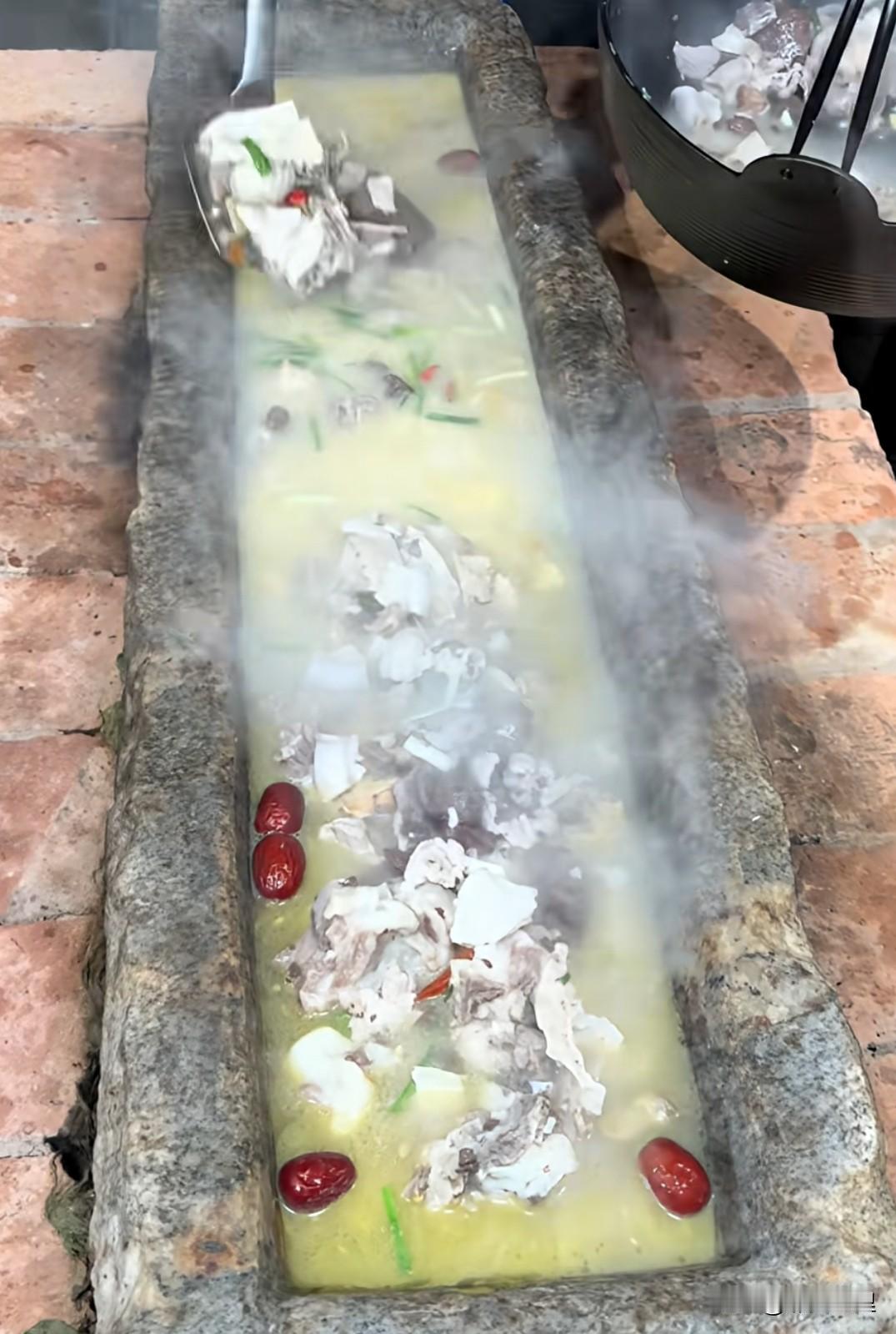 朋友请你到这样的地方吃饭，你不会摔碗吧[捂脸]
人果然不能吃的太饱！不然什么事都