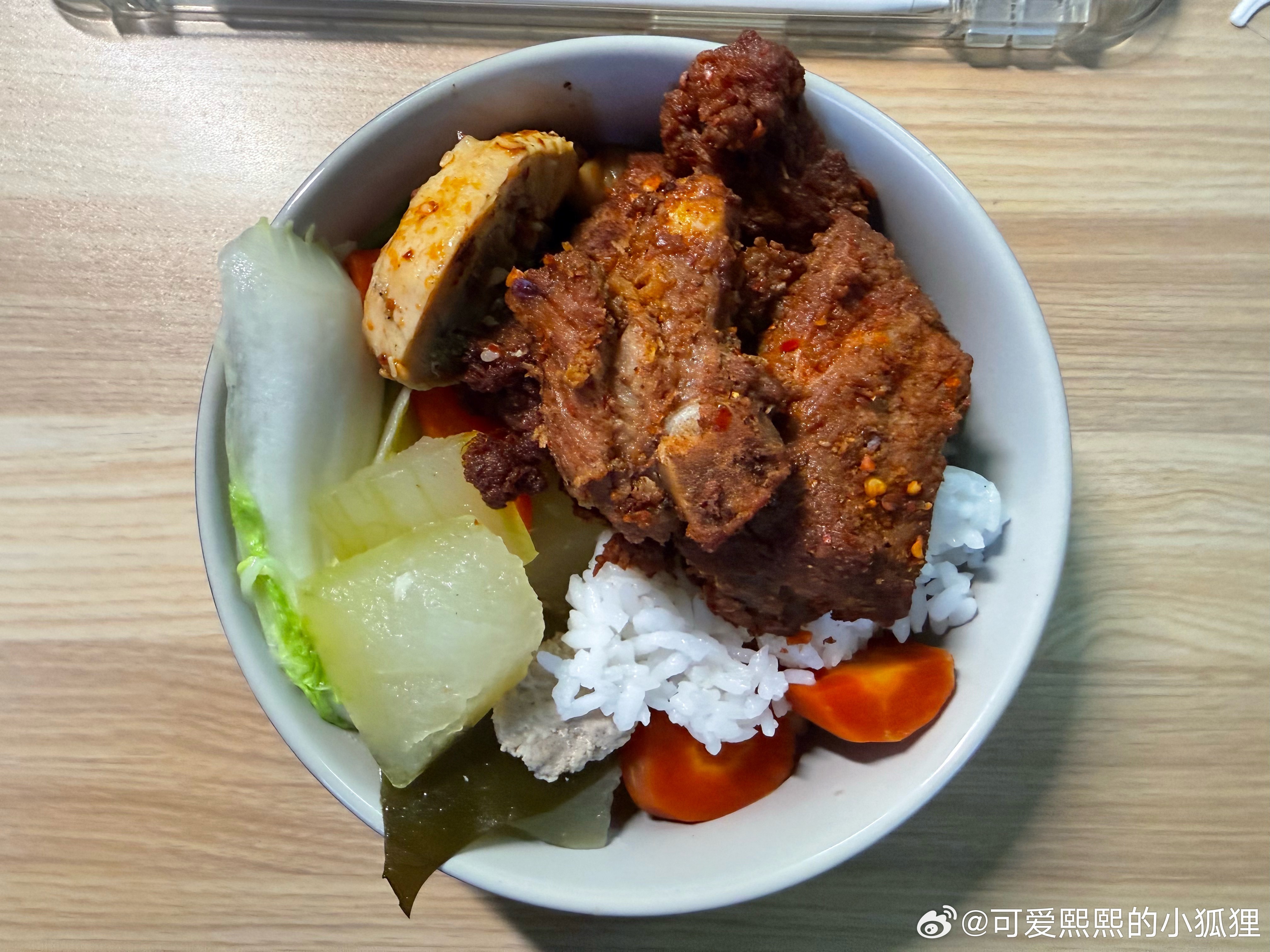 今日食谱1个小面包+三块酱香饼  300大卡家庭聚餐  400大卡1根冰棍  5