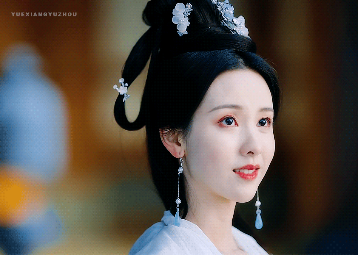 2023年起来的两个花就是她俩吧。一个沉寂多年翻红，一个新人冒泡，都是比较小白花