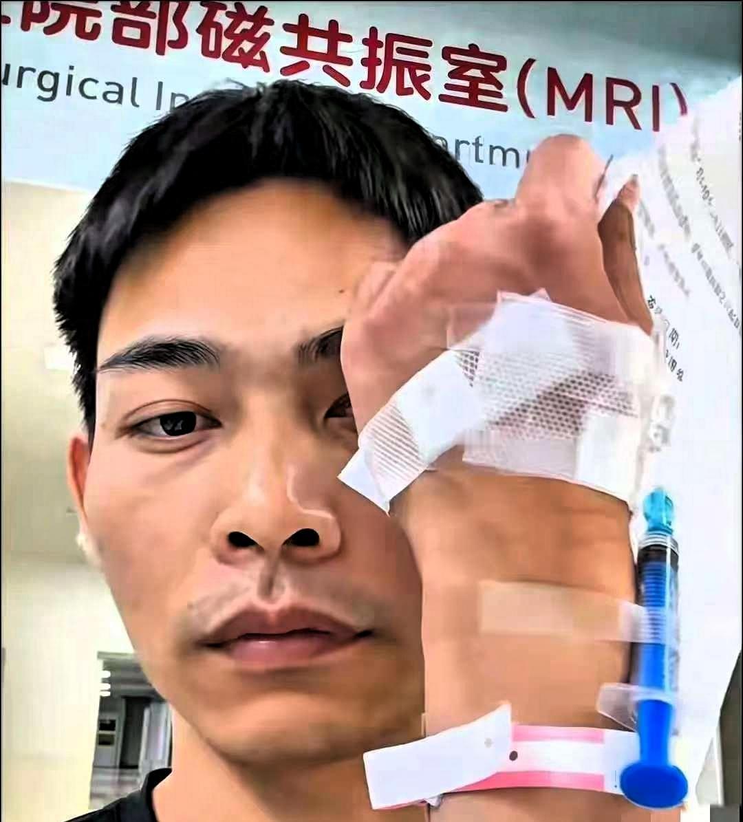 佛山潘先生得了晚期肝癌，化疗刚结束，进一家肠粉店里面就闻到了一种怪味。

推门却