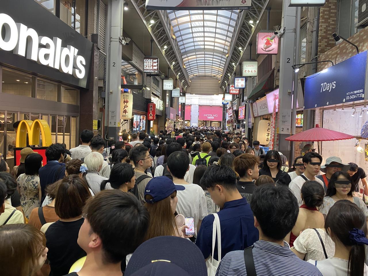 昨天7月26日（周六）是东京每年最大的“隅田川的烟花大会”，时间是晚上19:00