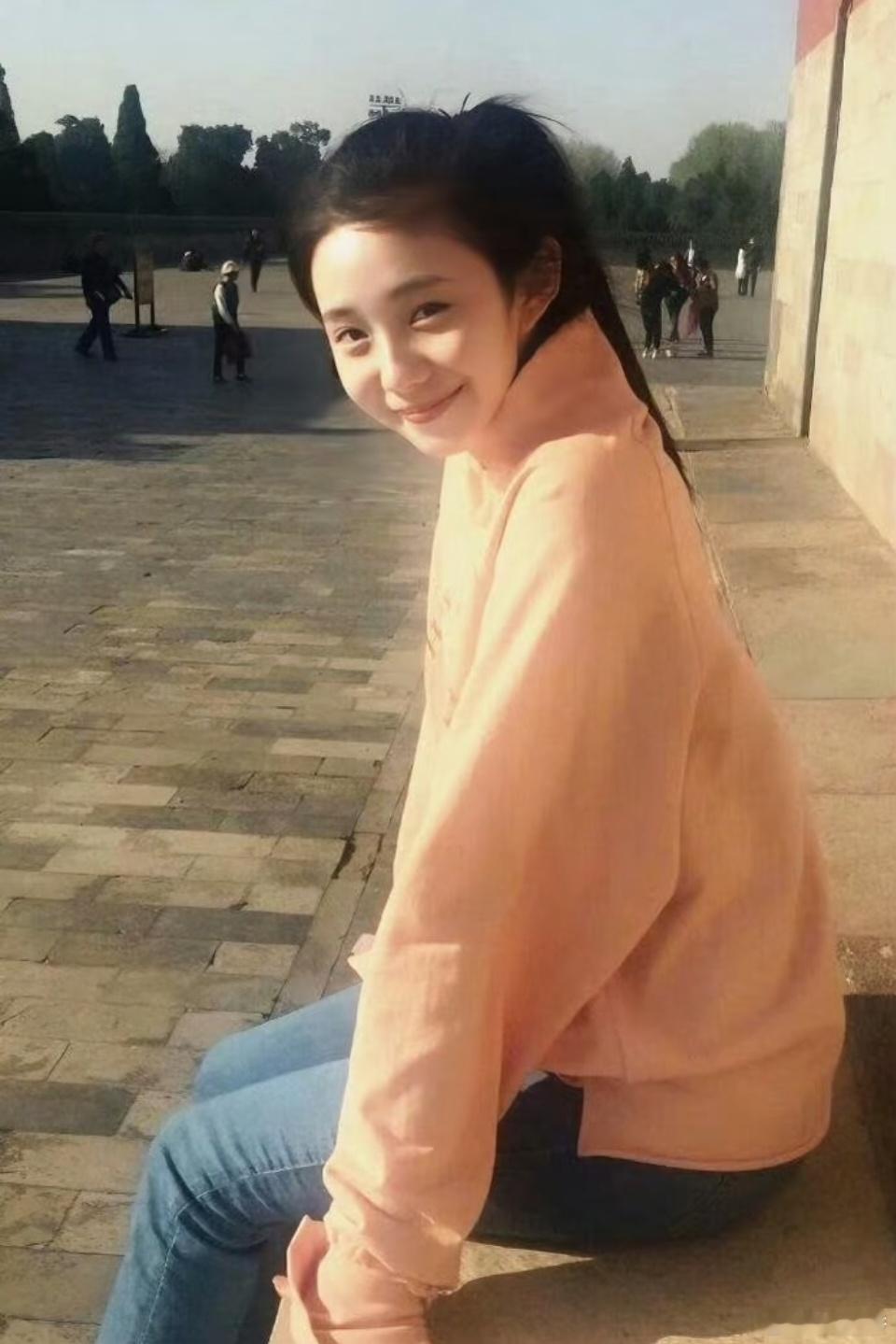 刘浩存16岁才被团队发掘从一开始被大众不认可到现在有更多的人夸赞伴随着谩骂和伤痛
