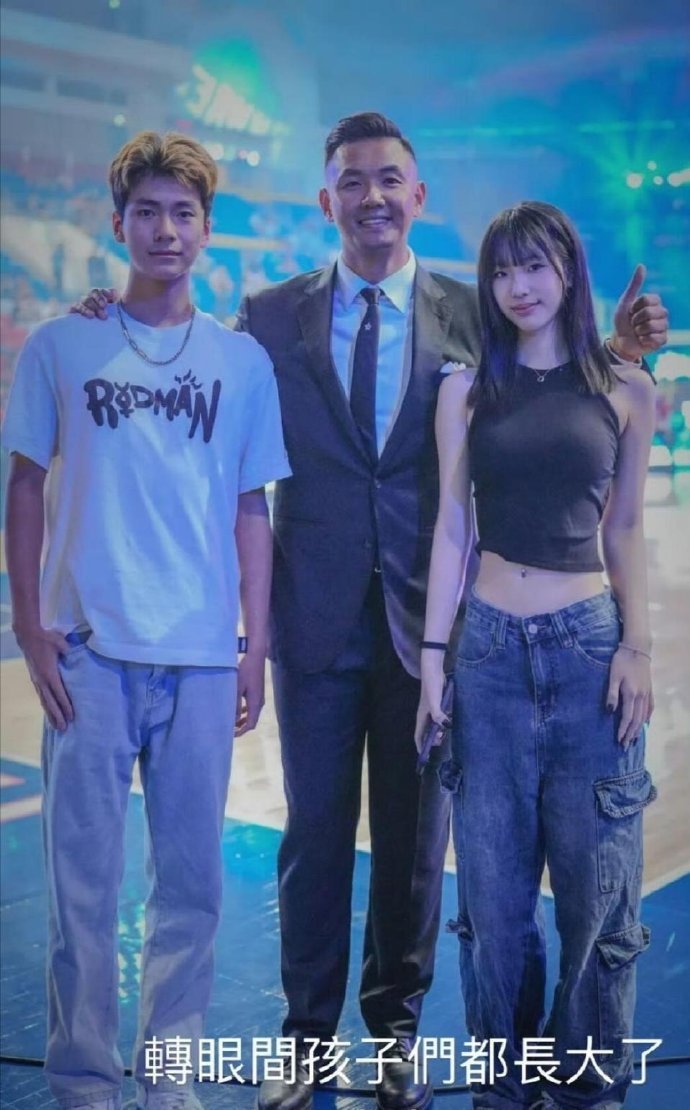 小s女儿和大姐儿子与黑人陈建州同框，如果在内娱是什么水平？ 