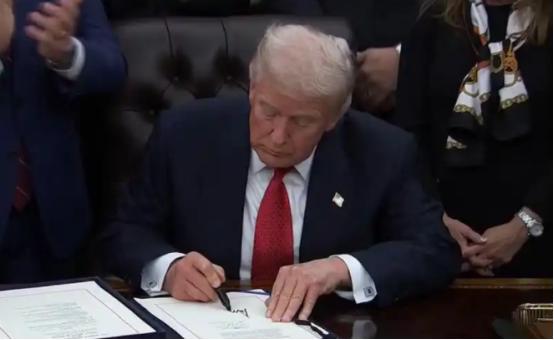 美国历史上第一位“二百五”总统！“我要把我的脸印在美钞上，而且必须是250美元的