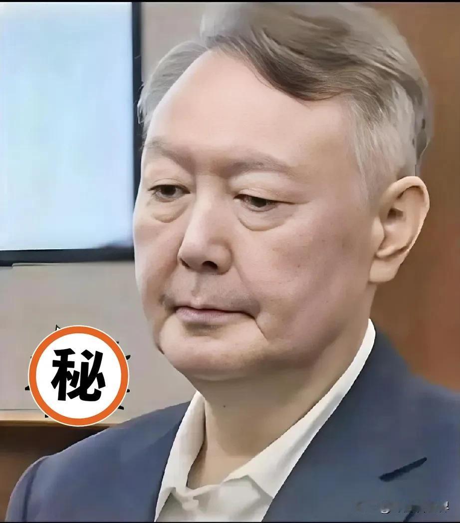 就在刚刚
韩国前总统尹锡悦出庭了

9月26日，韩国前总统尹锡悦现身首尔中央地方