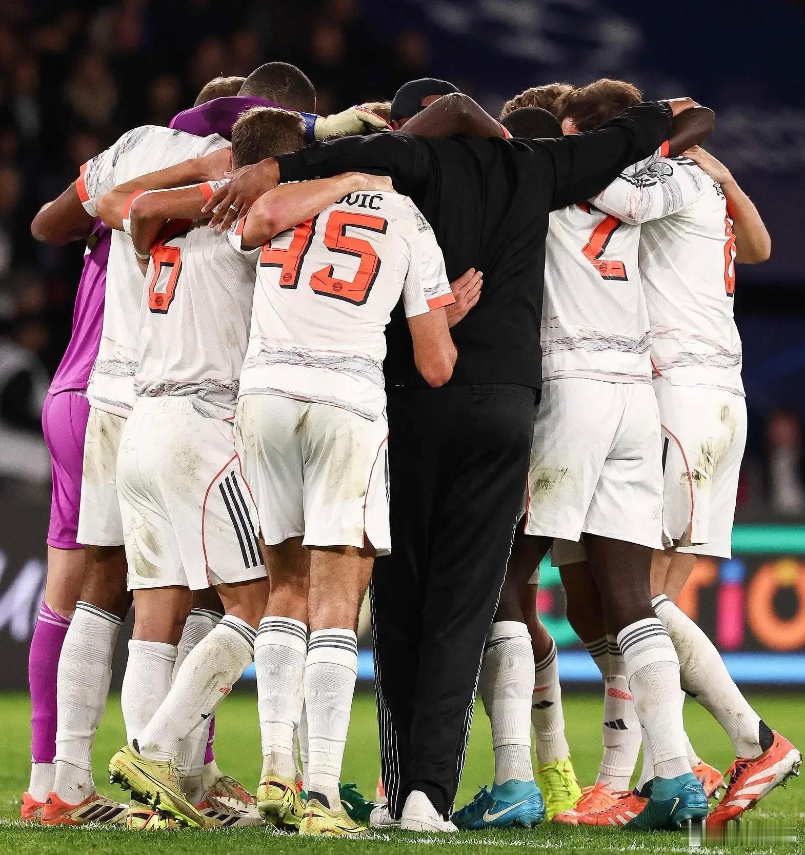 拜仁各赛事16连胜有这样的好教练，有那么多团结一心的高级球员，拜仁能力压如日中天