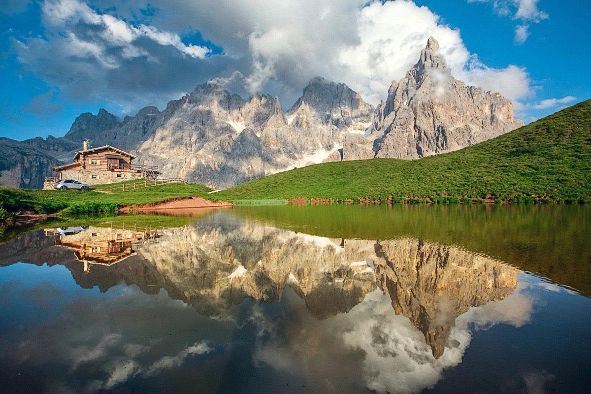 加高杠杆买房是非常危险的一件事情，有人说我一个月工资有 6 万块钱，我用 4 万