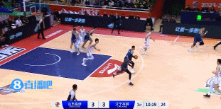 来欣赏一组暴扣！
陶汉林vs张镇麟！
都是扣将！
谁扣得更燃？