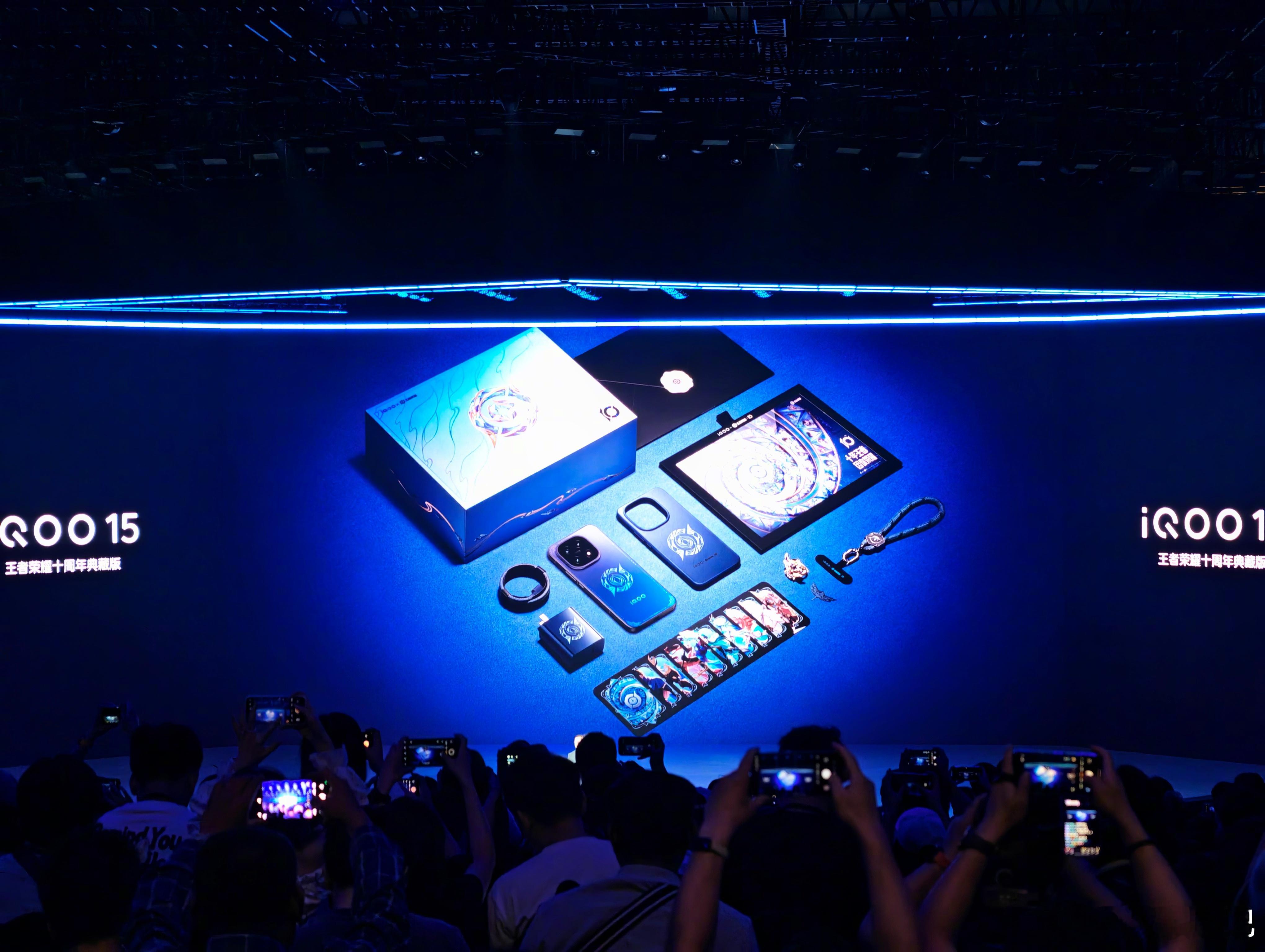 iQOO 与王者荣耀这个十周年定制版大家觉得咋样[并不简单]？ ​​​