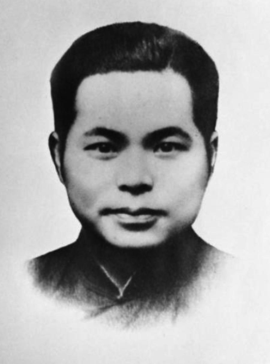 1948年，辽沈战役惨败。蒋介石暴怒，猛拍桌子下令：“枪决谢士炎！”这位被关一年