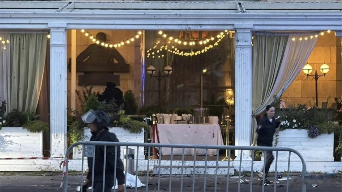 莫斯科市中心地标餐厅突发爆炸！女子携伪装炸弹被保安拦下当场引爆，3死21伤
 
