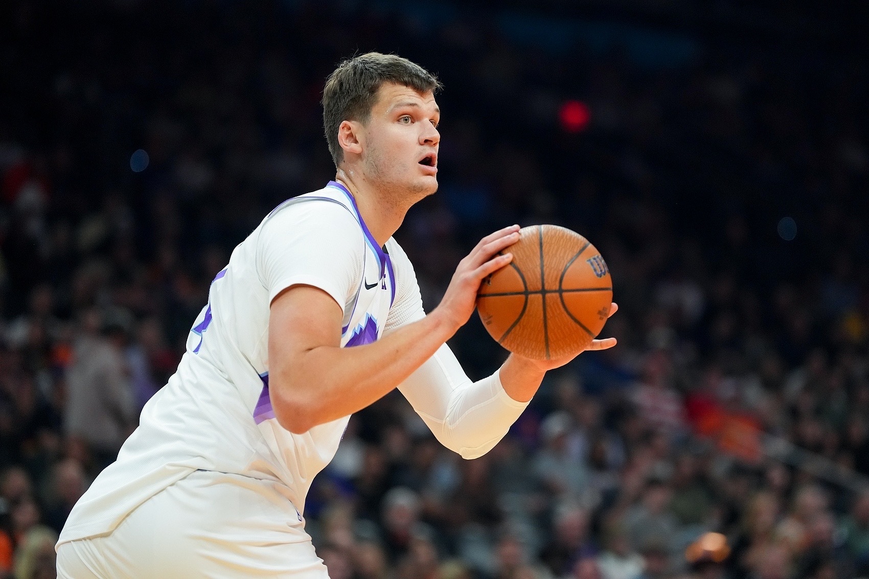 湖人凯斯勒NBA交易内线湖人媒体人：凯斯勒有望成联盟前五防守中锋，但三分样本太小