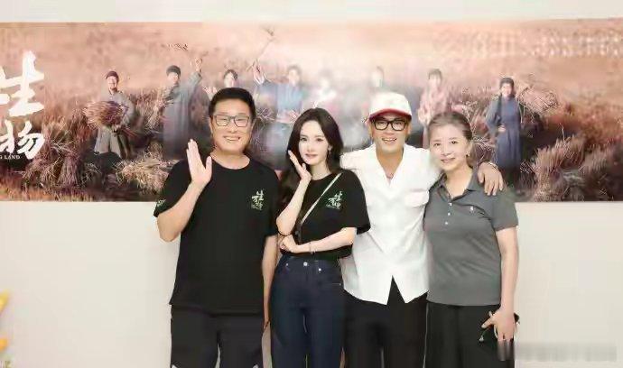 生万物大爆 全员上桌 🥝总裁也在吧 庆功宴开的好开心啊 ​​​