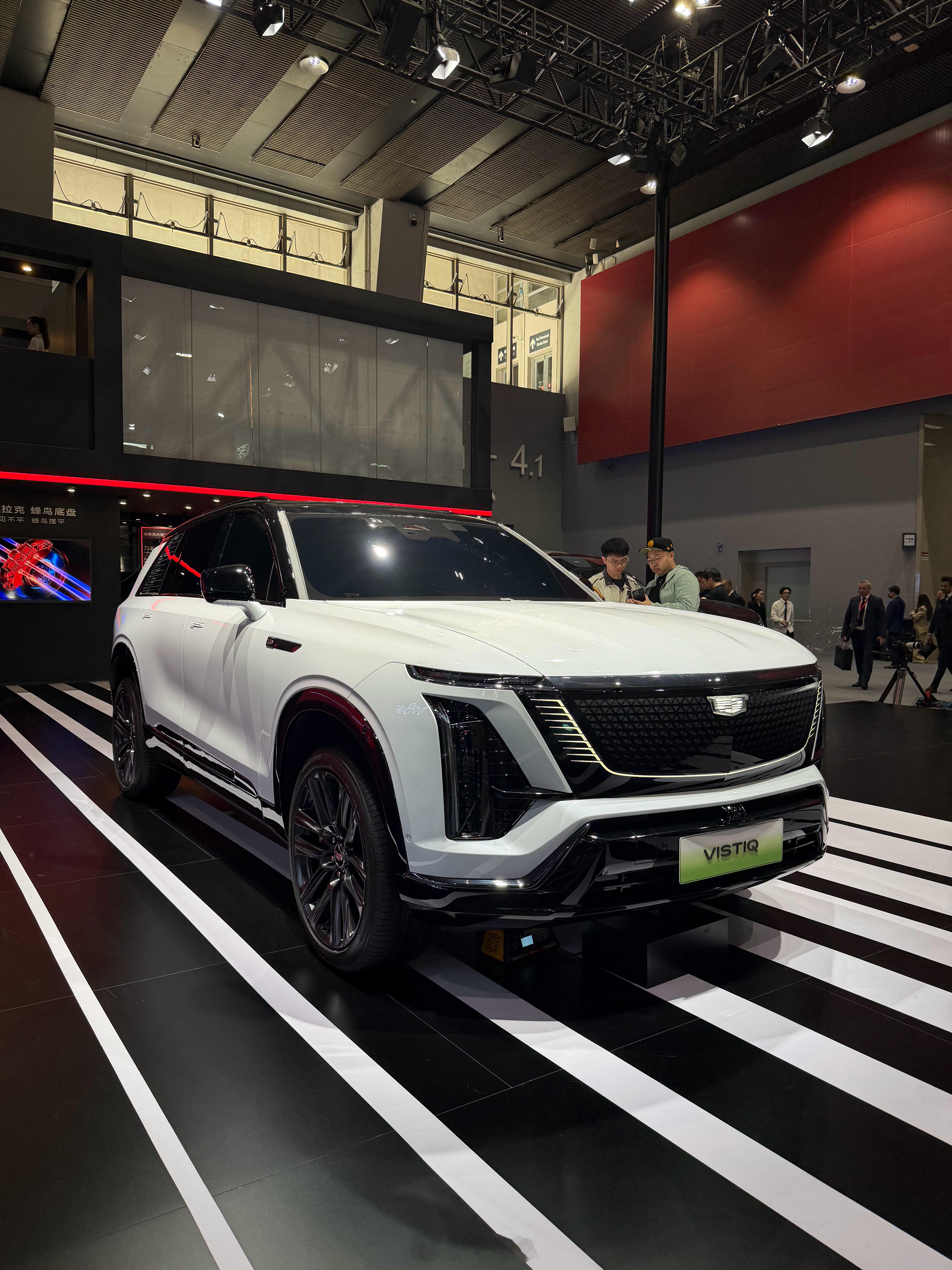 纯电大V8纯电凯雷德是真的很巨，未来不知道会不会引进