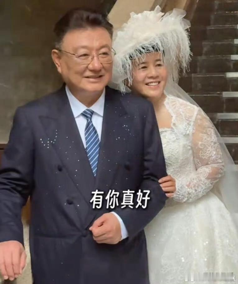 金龟子婚纱金龟子和王宁补拍婚纱照还蛮动人的，而且还是陪伴了很多人童年时期的主持人
