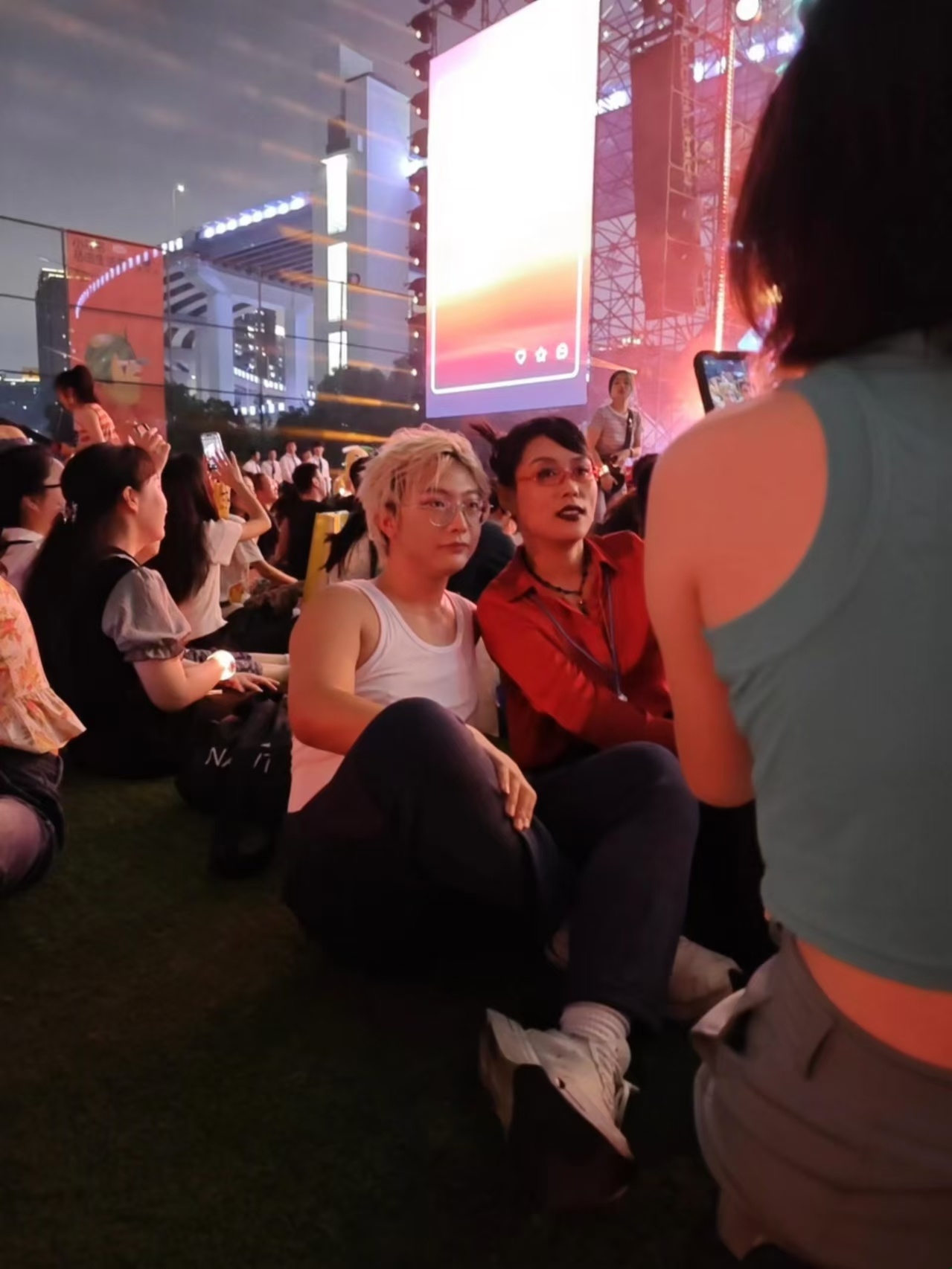 #这英模仿那英还是太全面了##这英贴脸开大那英#落日音乐会的现场，这英贴脸开大那