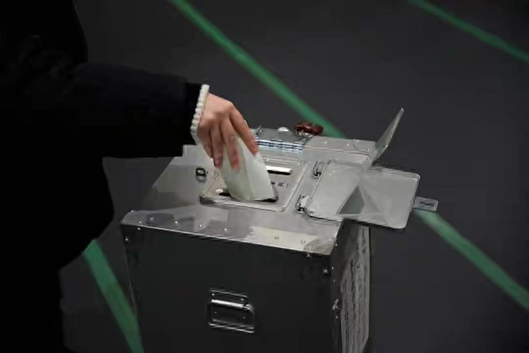 投票刚结束，高市就遇到麻烦了，特朗普突然变脸，俄连续警告日本