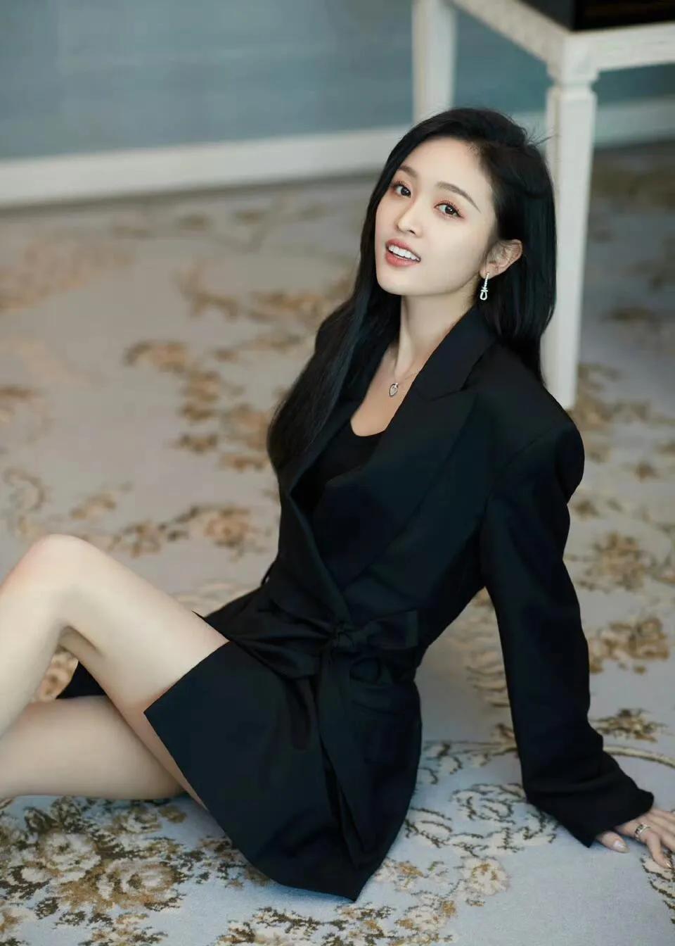 #吴宣仪海边夜景大片##美#