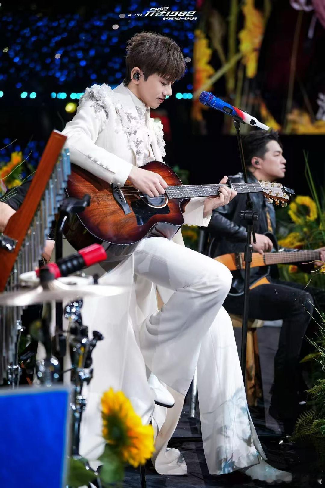 张杰演唱会新加坡场官宣张杰演唱会海外场官宣 终于等到！张杰未LIVE开往1982