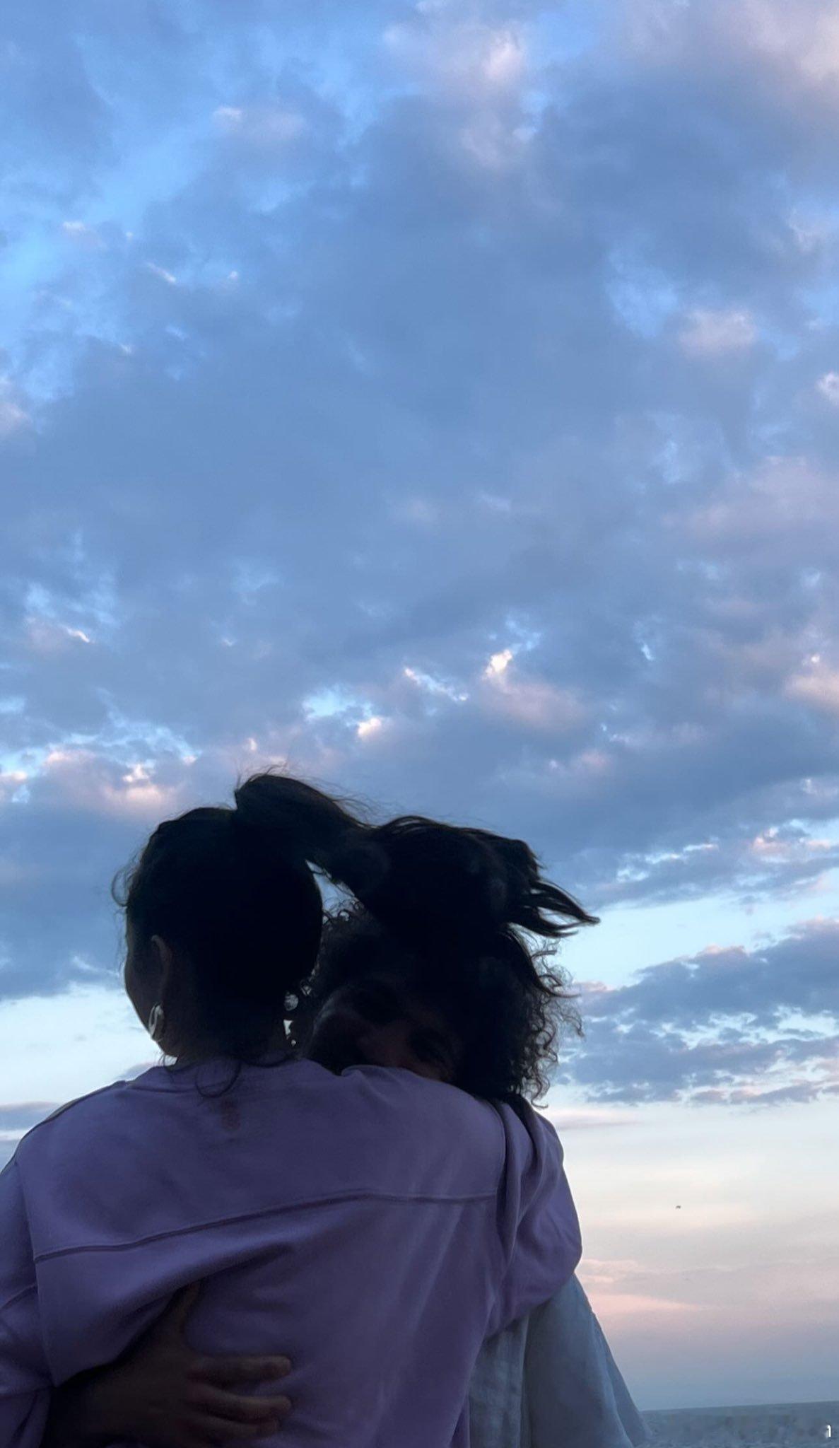 Selena Gomez 赛琳娜戈麦斯晒新私照，和未婚夫Benny blanco