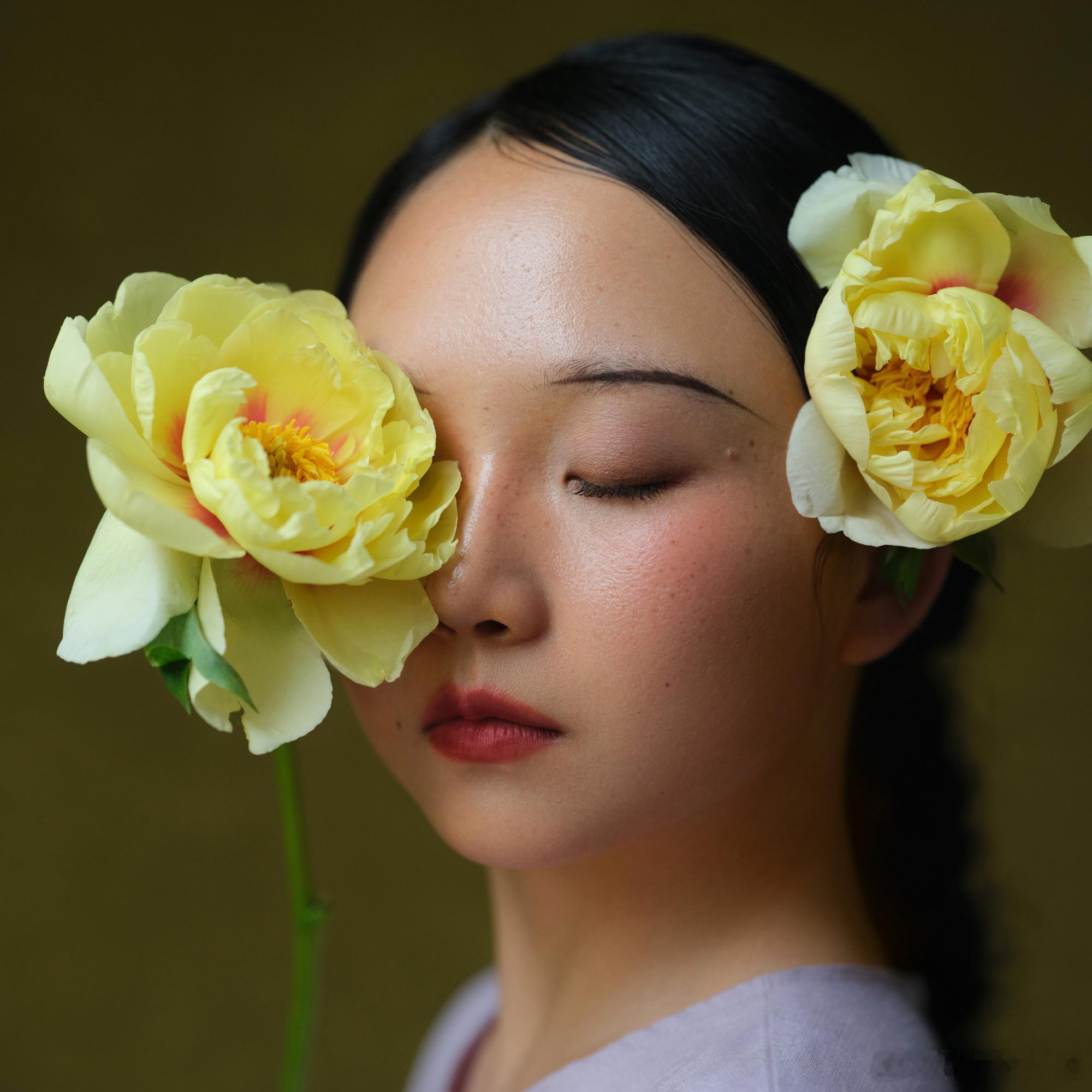 周涛说一辈子都没穿过李嘉琦风格的衣服 桃花坞6交换衣橱，周涛拿到李嘉琦的元气可爱