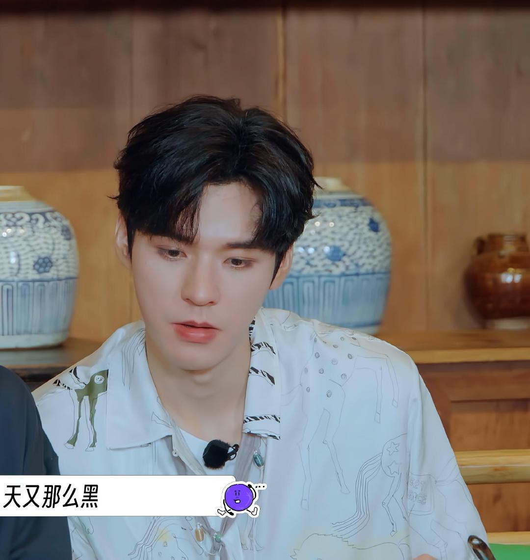 龚俊嘴巴被辣肿了 地球团去重庆龚俊嘴巴都辣肿了还一直在说好吃！ ​​​