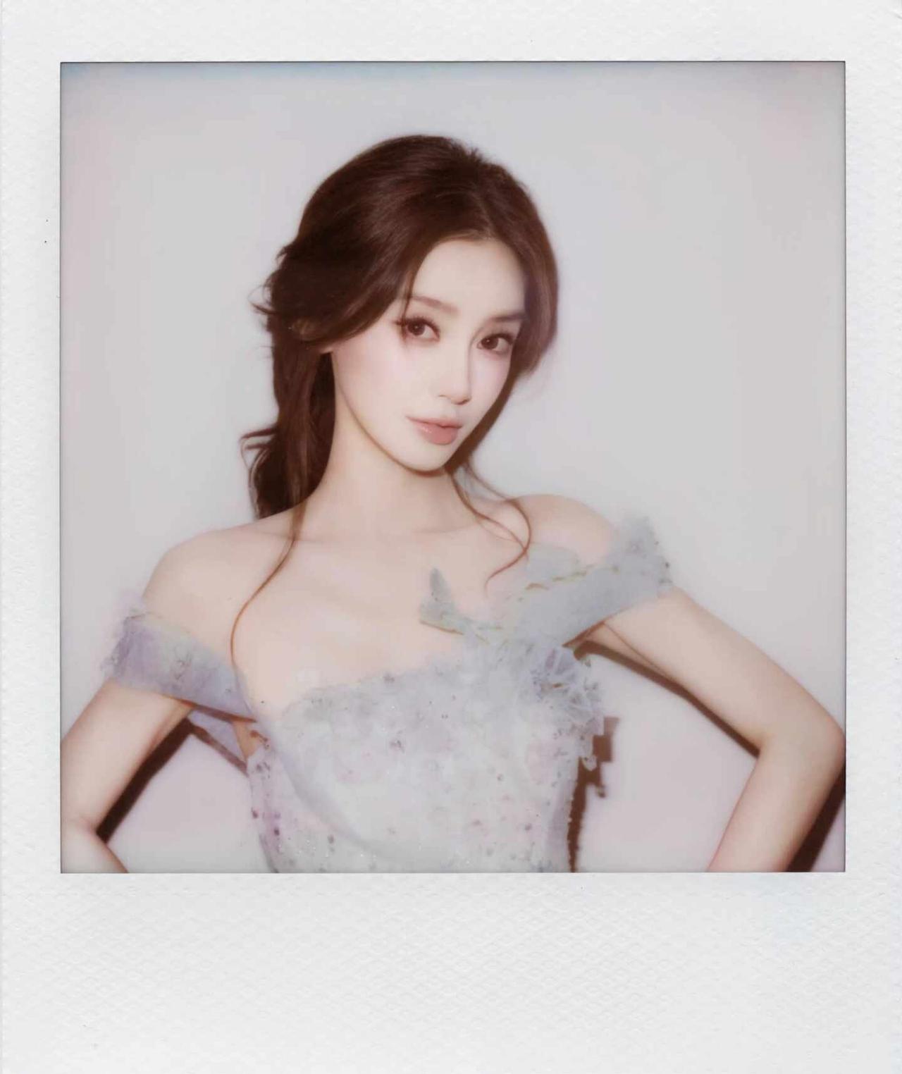咋样拍都绝美
杨颖 angelababy Angelababy 美就一个字 明星