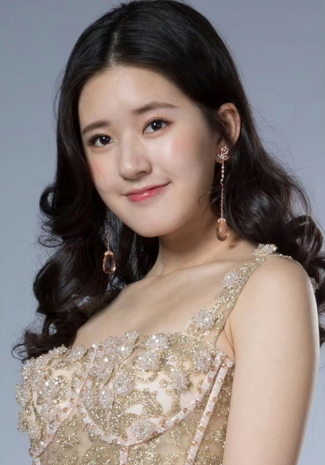 赵露思早期生图，这时还是肉肉的，挺好看 ​ ​​​