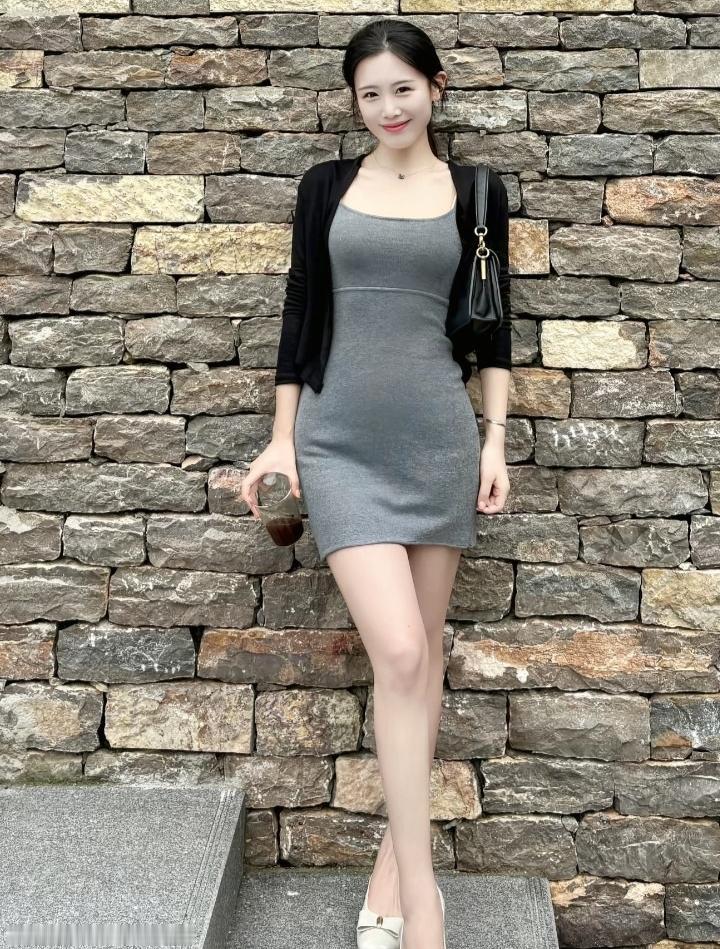 今日街拍，你肯定喜欢这样的美女[呲牙]