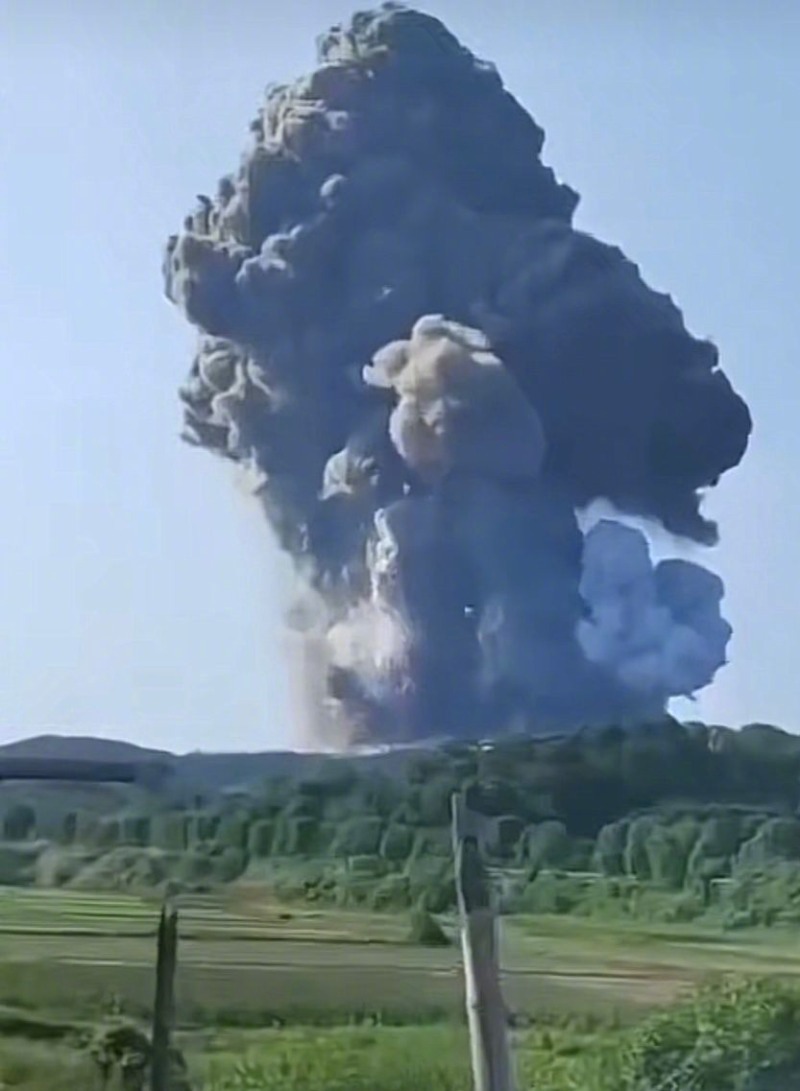 【#花炮厂负责人称爆炸系机械发生故障##发生爆炸花炮厂曾被罚60.7万#】6月1