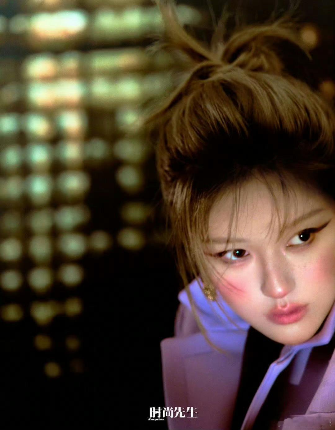 赵露思为什么这么执着于自己化妆？这次杂志妆容又是她自己化的，妆造水平如何？ ​​