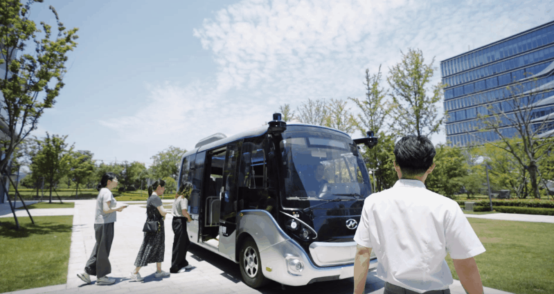 杭州的大暑隐藏款出现了算力小镇的建筑外立面科技感满满，配套设施先进，无人机送外卖