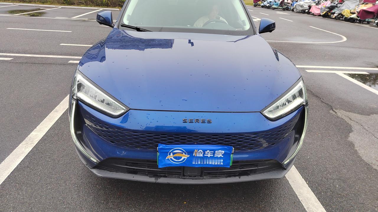 早前的赛力斯，跟某界长的很像啊！
前两天验了一台赛力斯SF5，2021年7月上牌