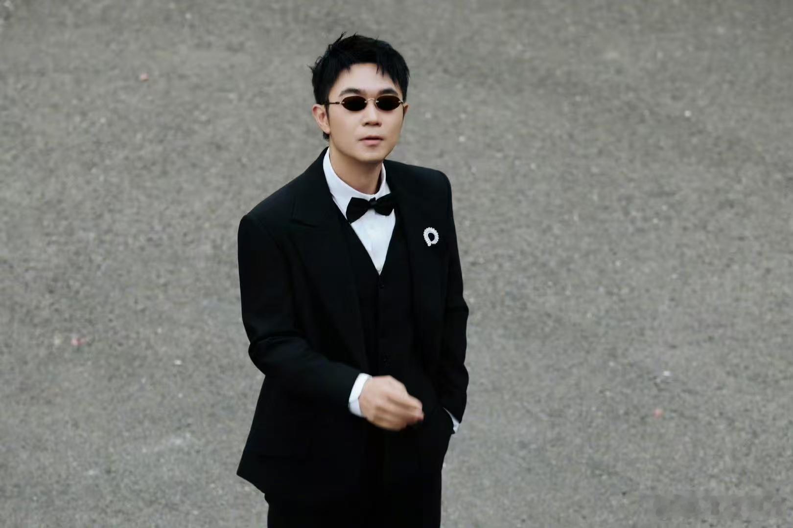 王皓沈阳喜剧周双份惊喜 沈阳喜剧周闭幕式的最大彩蛋：大鹏认证是自己的分身，带他领