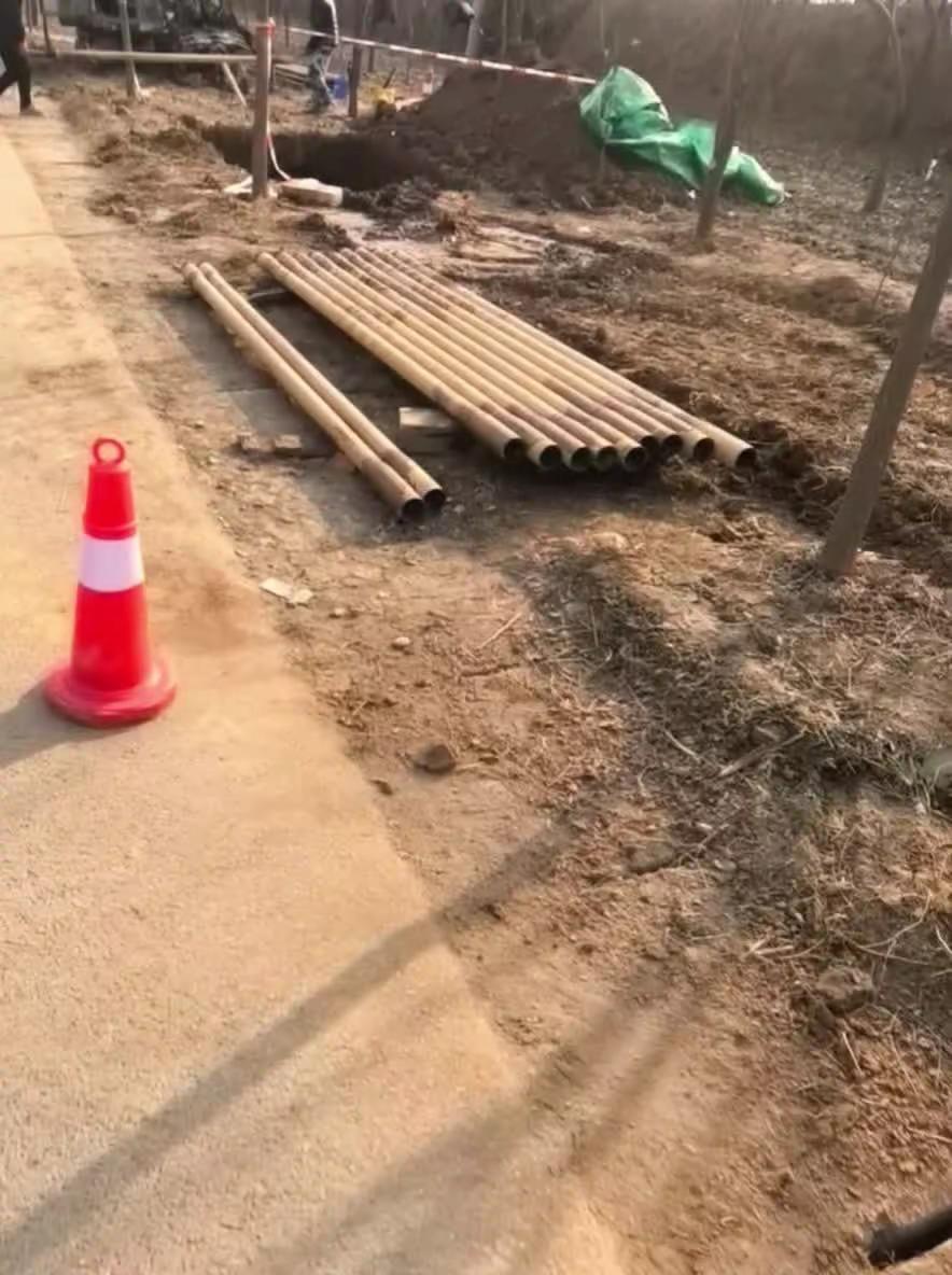 曾经我以为我是孙少安，但我没有他的那种责任与担当；后来我又觉得我是孙少平，可慢慢