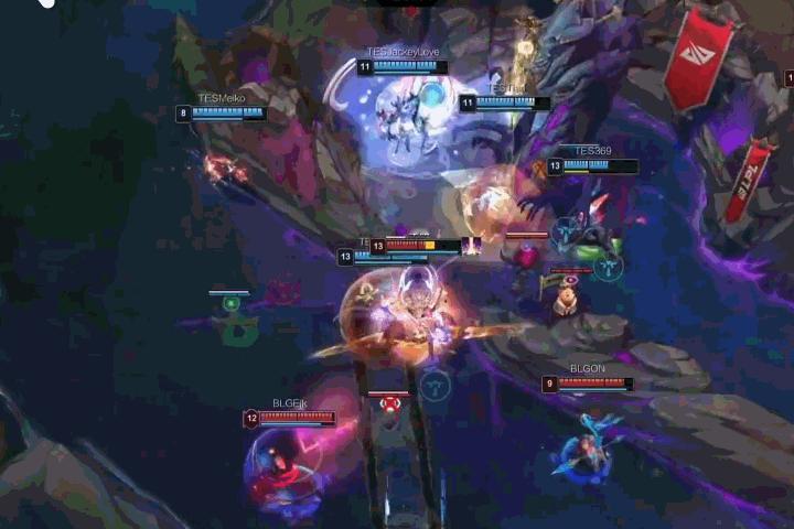 TES要翻啊！本来以为要3比0了，现在还有机会，兄弟们先别走，回到座位坐着[笑c