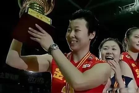 中国女排原队长冯坤从奥运冠军成功转型为亚排联教练委员会主席及国际排联教练委员会委