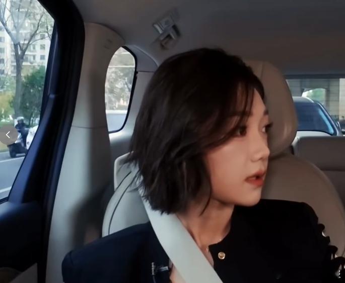 希林娜依高让汪苏泷笑趴 希林娜依高一本正经说 “我会鹰语是这样吗”，汪苏泷笑到捂