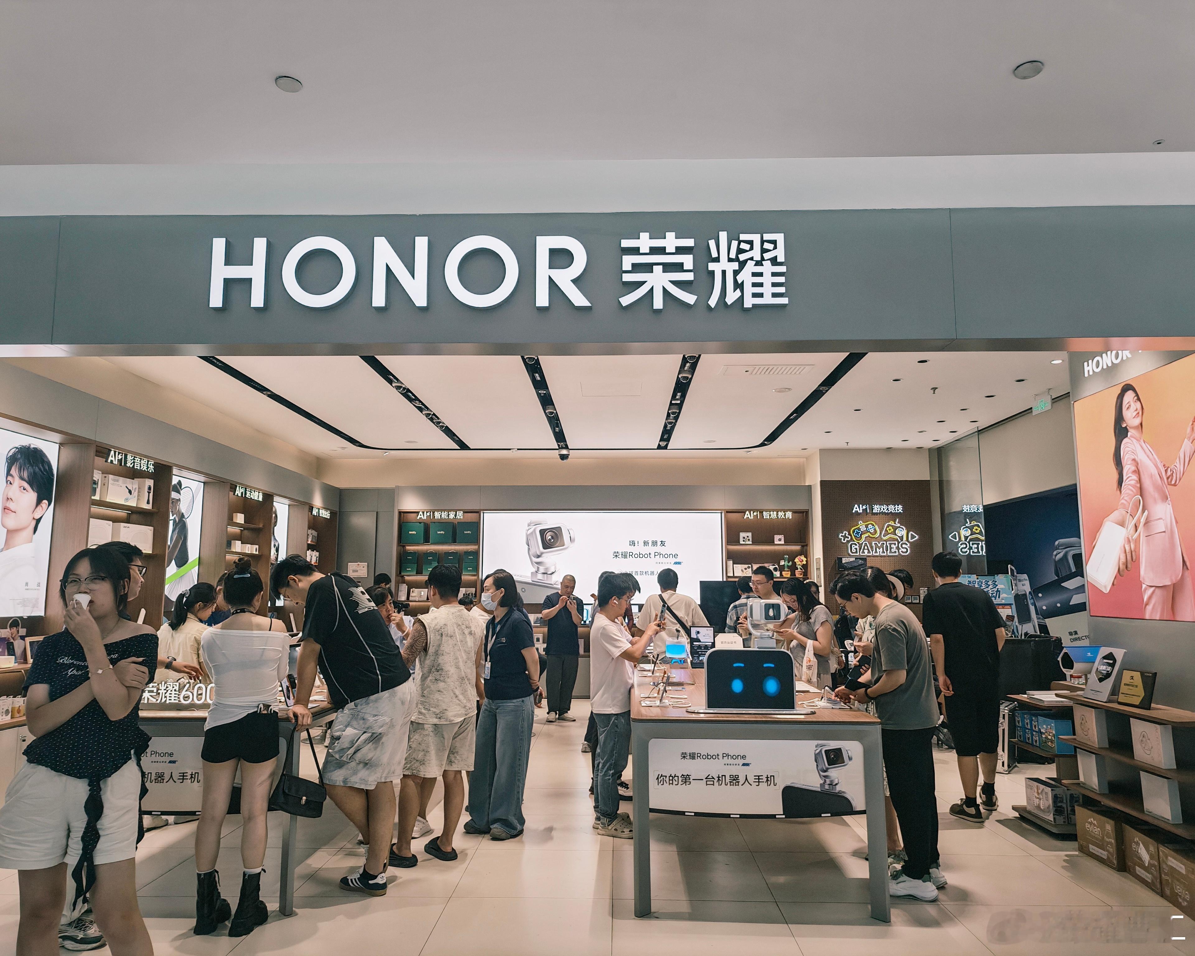 周末跟大家一起交流 荣耀Robot Phone ，现场也收到很多很好的建议和id