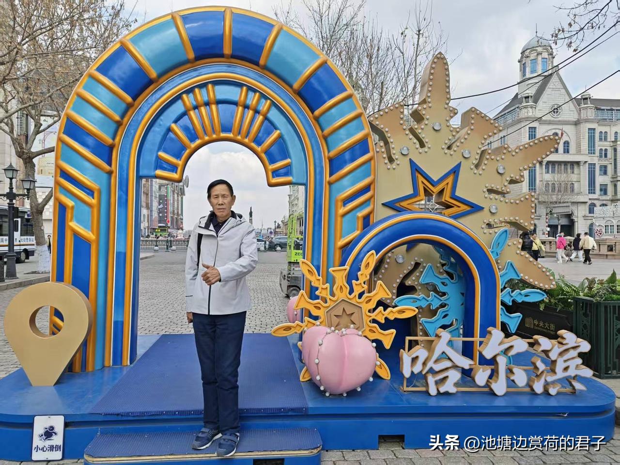 看到“苍天有眼照世界”这个上联，我也手痒想来对一对。从对仗和寓意上考虑，我觉得“