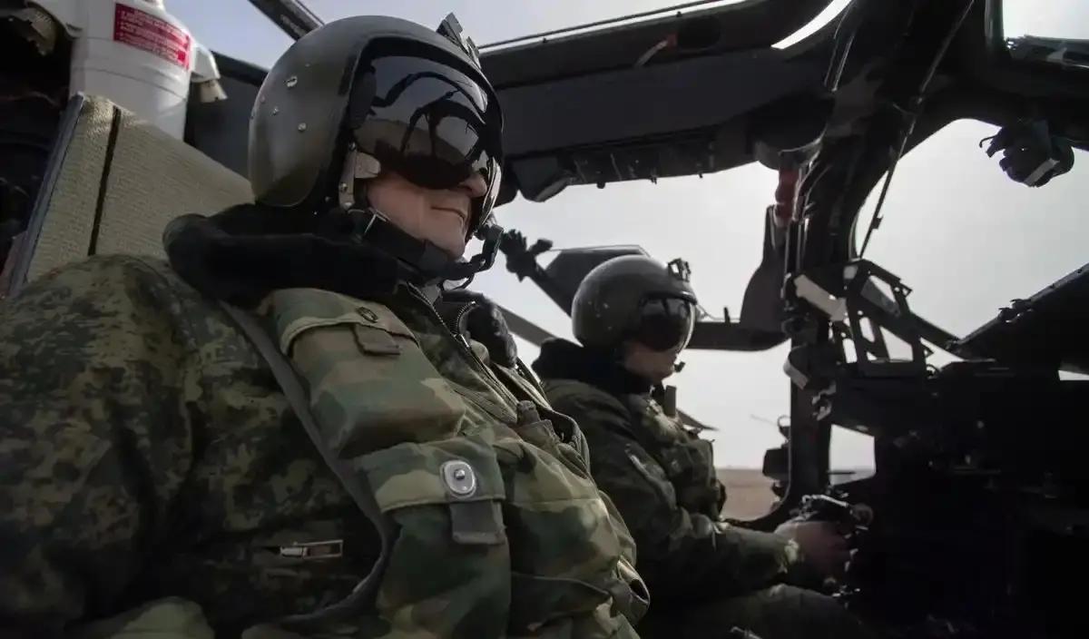 3月31日晚，克里米亚巴赫基萨赖区，一架安-26运输机执行任务时撞山全灭，遇难人