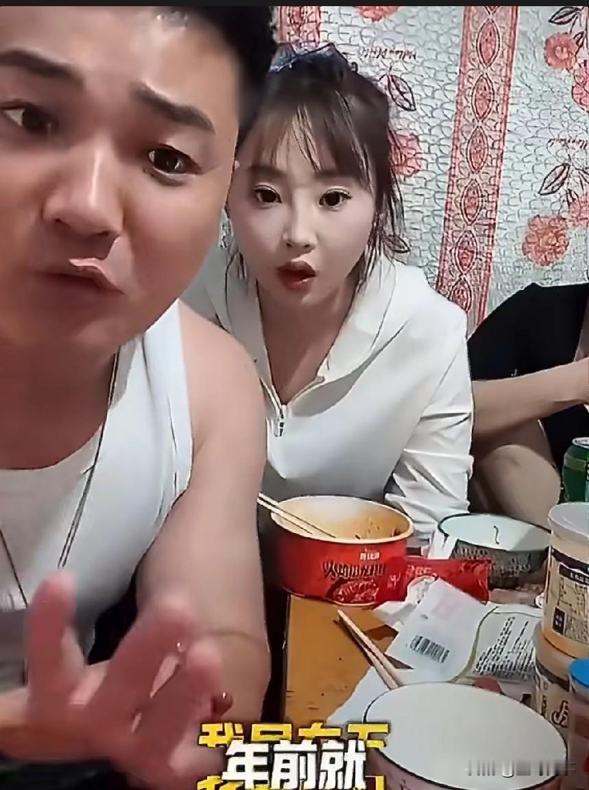 关于蓝骡大战，驴家阿宇明确表态：
为什么我很少提骡子，包括屏蔽他，他家粉丝我处不