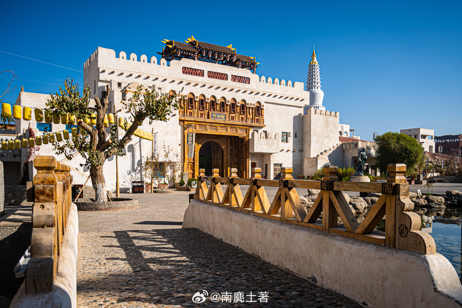 南疆看人文，但二千多年前的西域三十六国都已消失在历史的长河中了，和田重建了一个于