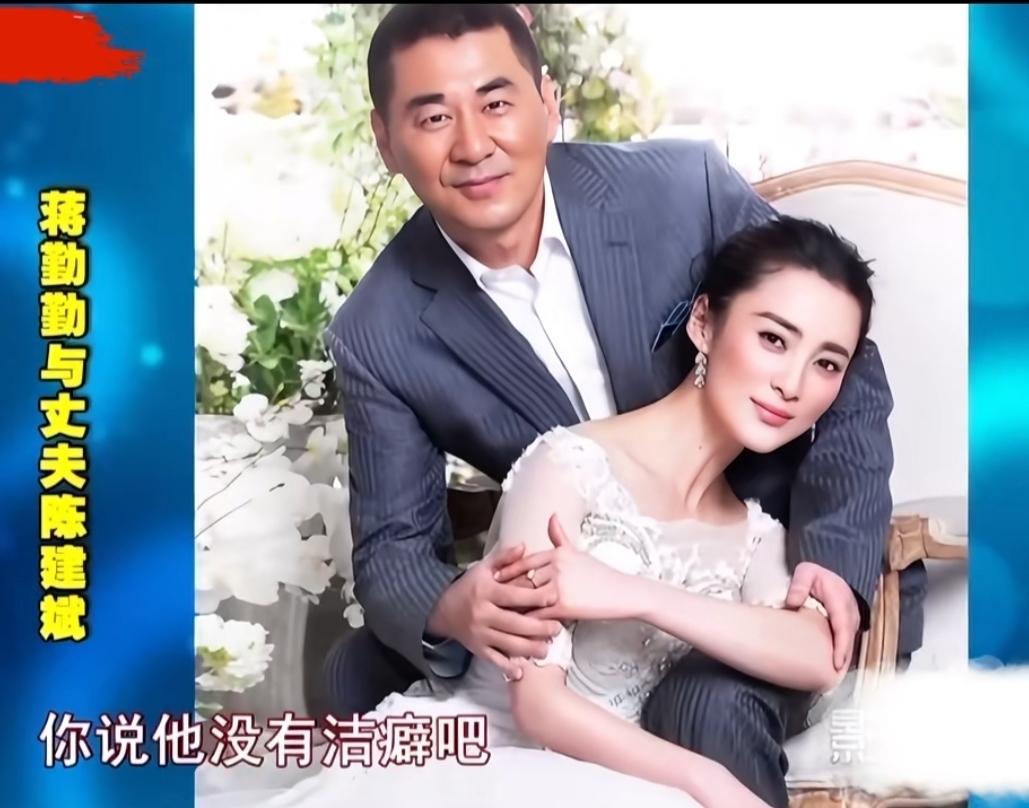 陈建斌与蒋勤勤这也太幸福了吧！说他们现在是娱乐圈的模范夫妻也不为过。一个郎才一个