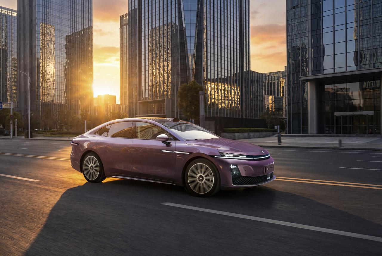 高端进阶！昊铂新豪华2.0圈粉高知精英群体
昊铂新豪华2.0的全面升级，不仅精准