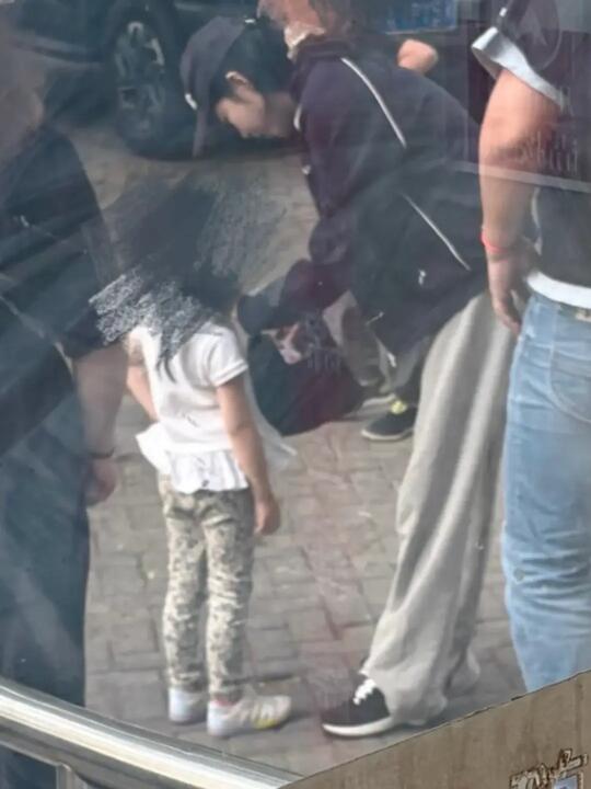 潘玮柏宣云女儿都五岁了，怎么没追二胎？ 宣云带着五岁女儿回南京探亲，女...