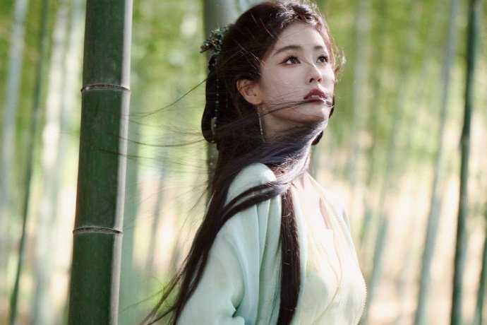 白鹿跨年古装造型大片来袭！古装鹿鹿真的太绝了，盼了好久的花姐终于限时返场！一袭古