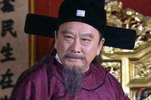 《他临死前烧掉37封“免死金牌”，只留一张纸条：“别查我，去查粮仓账本”——这位