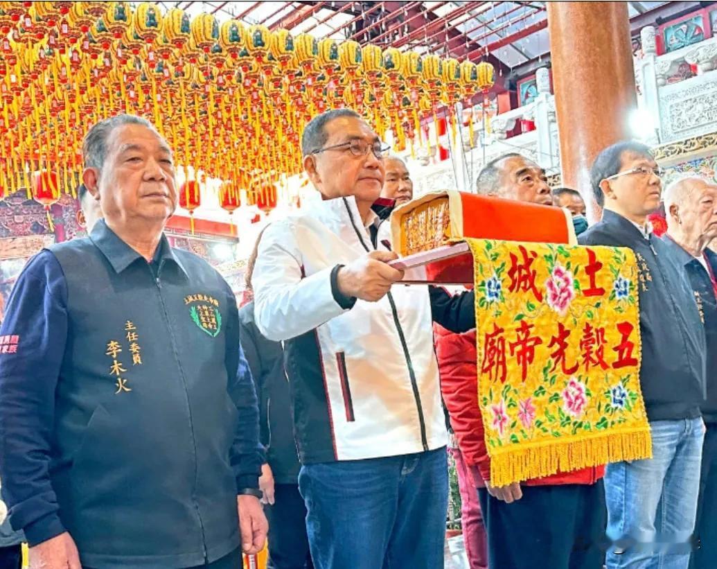 侯友宜两任新北市长将于2026年届满，蓝绿白都瞄向了新北市长的选举。民众党“立委