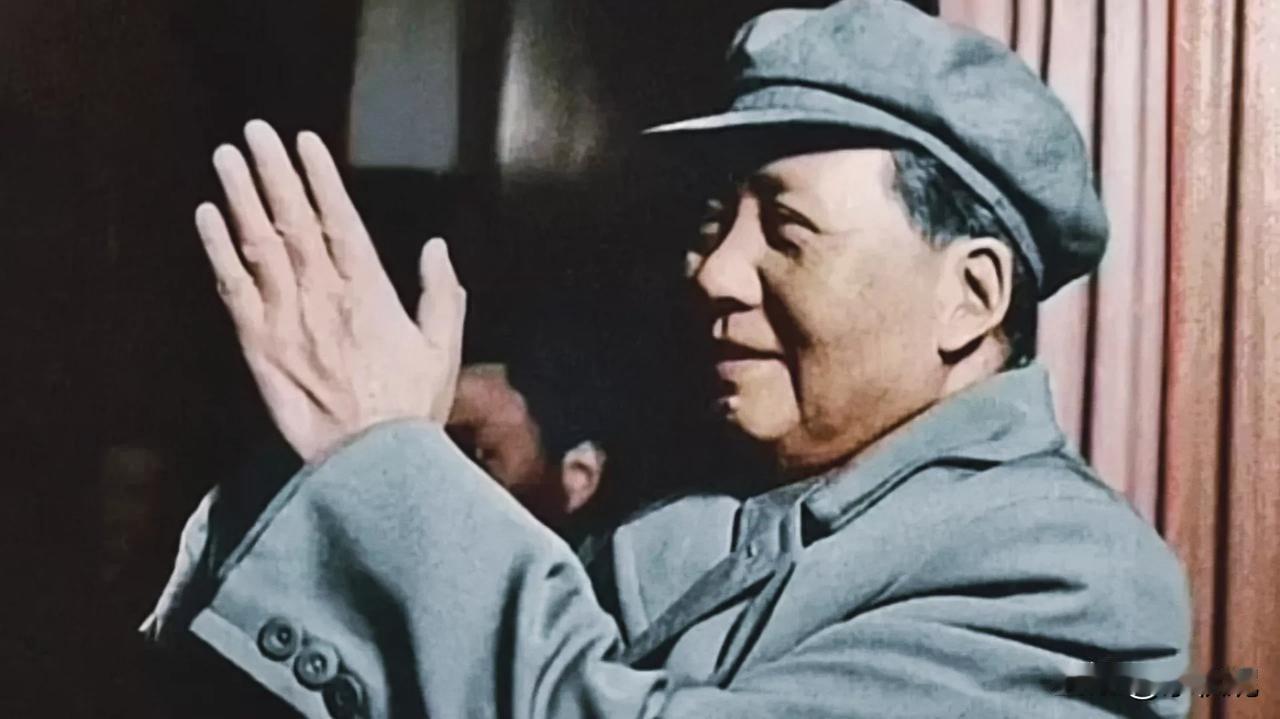 他留给了所有人一句话：
人民万岁！
他留给他的同志一句话：
为人民服务！
他留给
